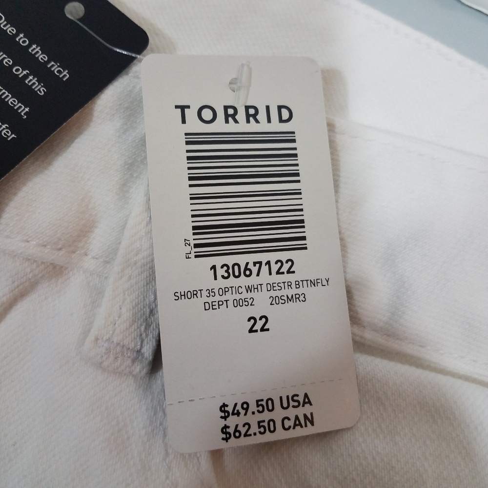 Torrid Button Fly Optic White Distressed Short 22 NWT - Picture 6 of 12
